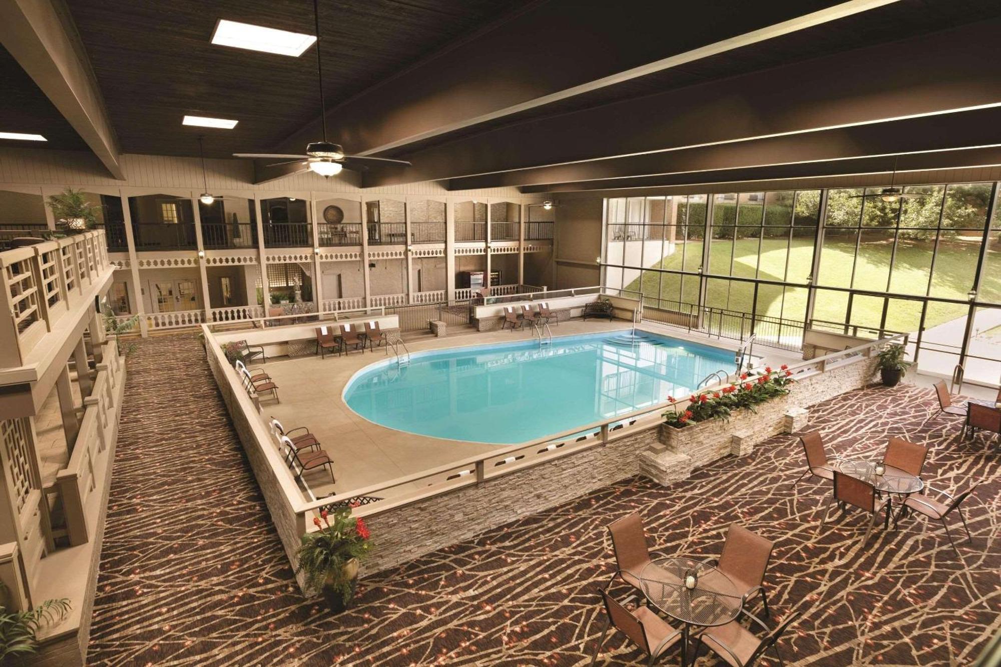 Radisson Hotel Louisville North Джефферсонвілл Екстер'єр фото